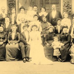 Adolphe VALTON et Jeanne DEBOUT le 05/02/1902 à Paris 11e (75)