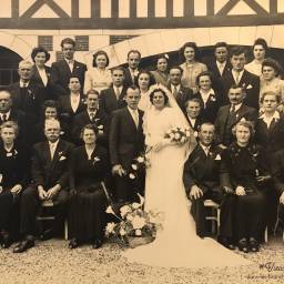 Claude Ulysse VIVIER et Raymonde Lucienne Hélène MARIE le 06/04/1949 à Freneuse-sur-Risle (27)