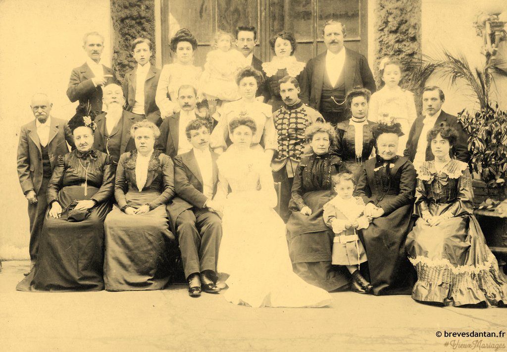 Adolphe VALTON et Jeanne DEBOUT le 05/02/1902 à Paris 11e (75)