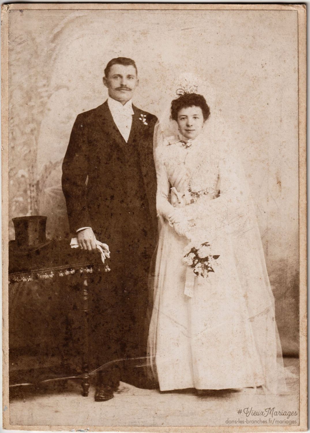 Eugène BOURGOGNE et Yvonne LUCAS le 12/05/1903 à Gréville (50)
