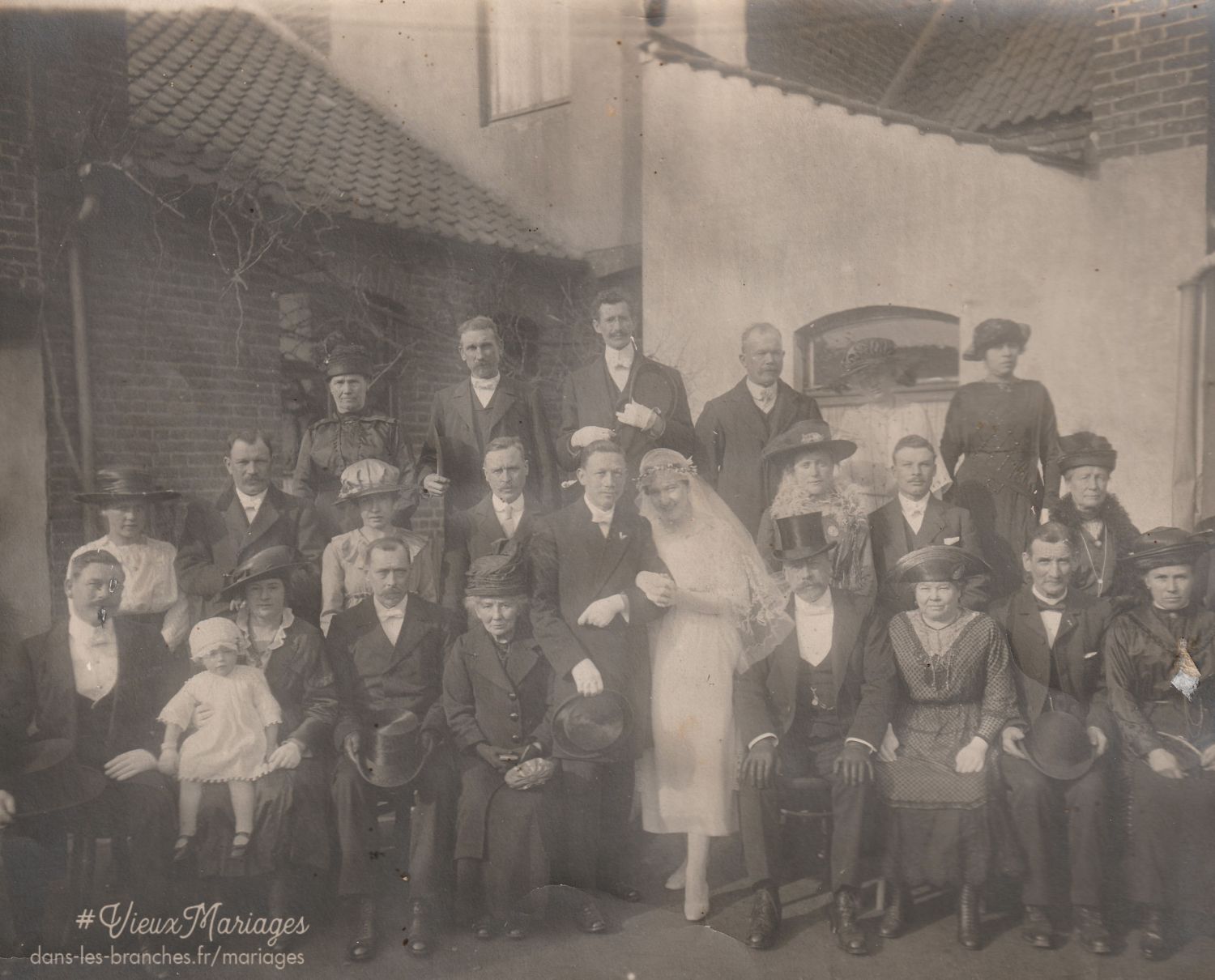 Ferdinand DESSOLY et Ermine DAUCHY le 03/06/1920 à Saint-Omer (62)